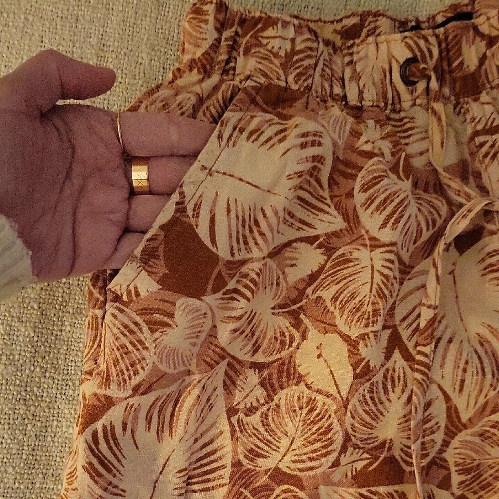 Bahari Linen Shorts with Leaf Pattern - Picture 5 of 7